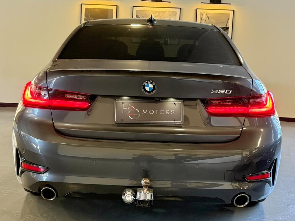 BMW 320i