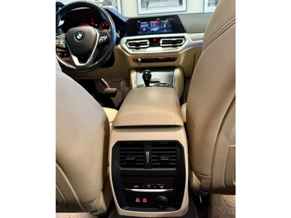 BMW 320i