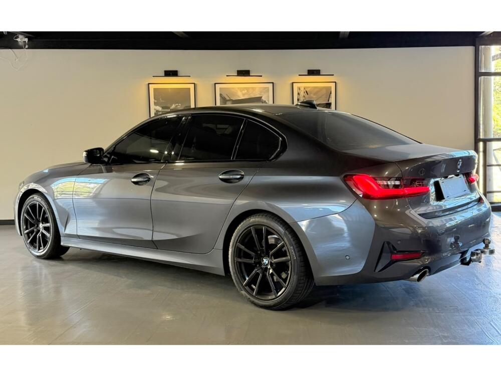BMW 320i