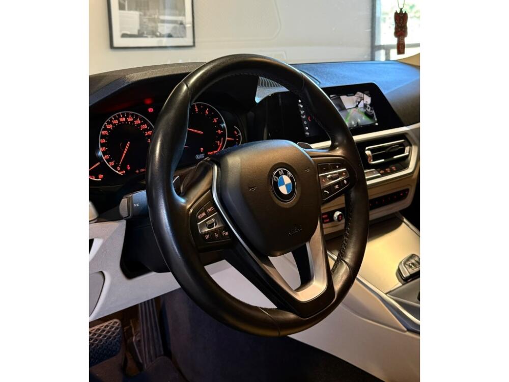 BMW 320i