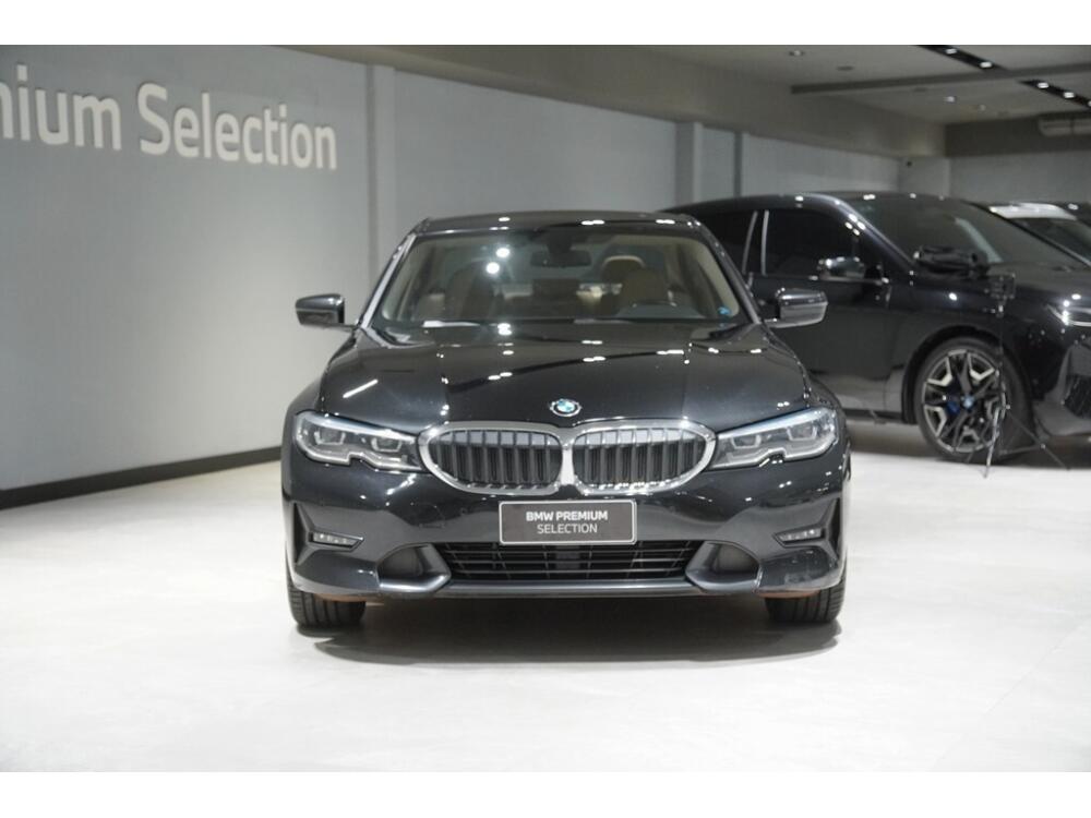 BMW 320i