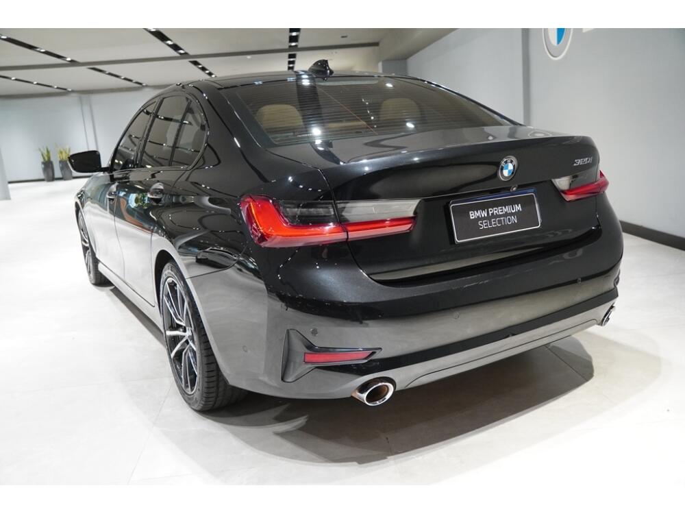 BMW 320i