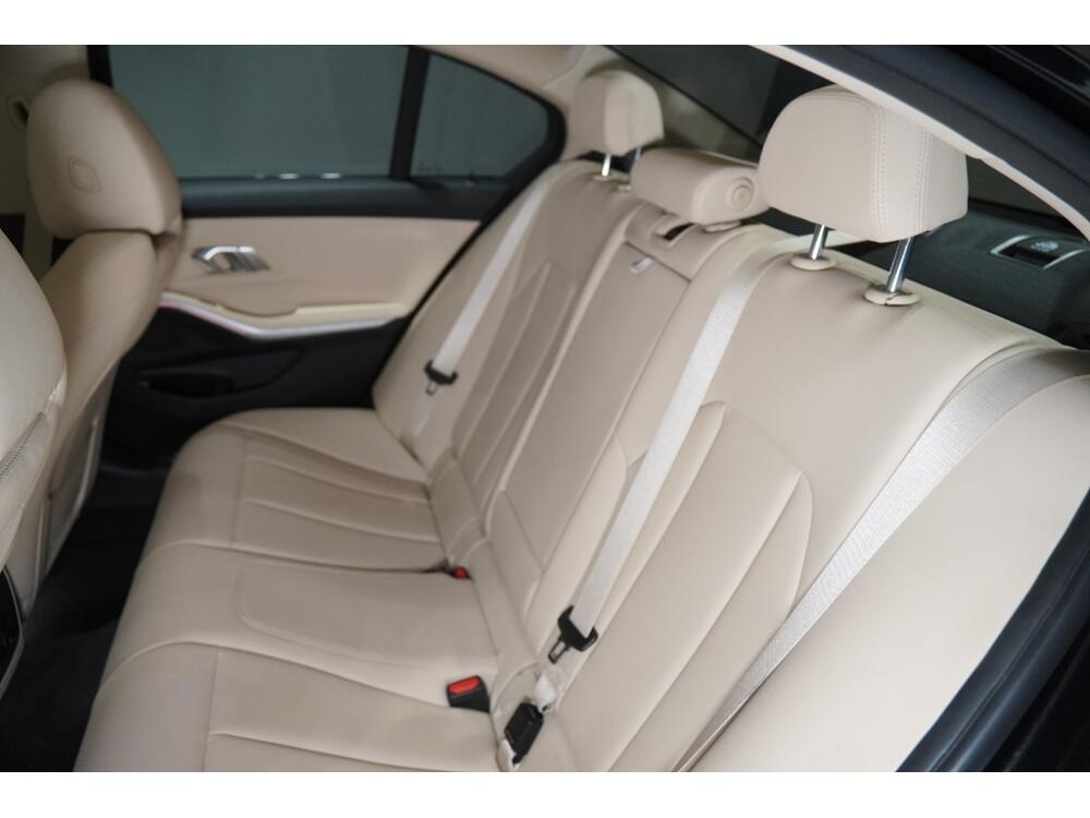 BMW 320i