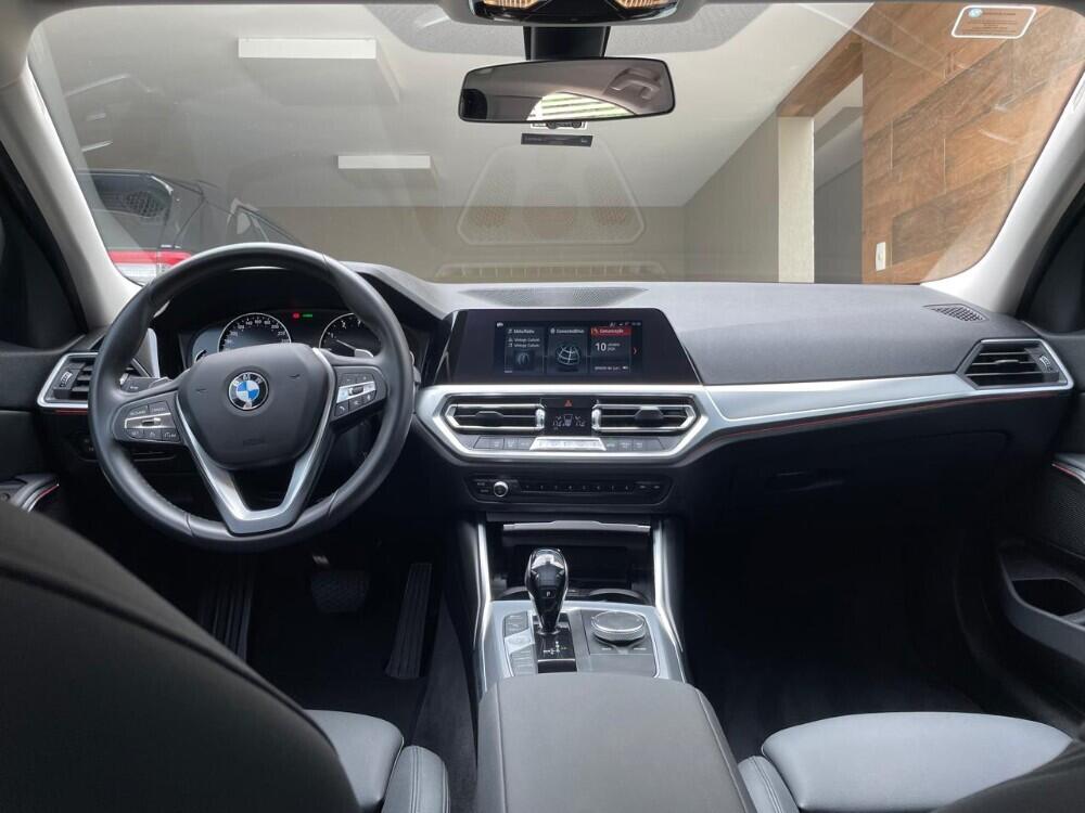 BMW 320i