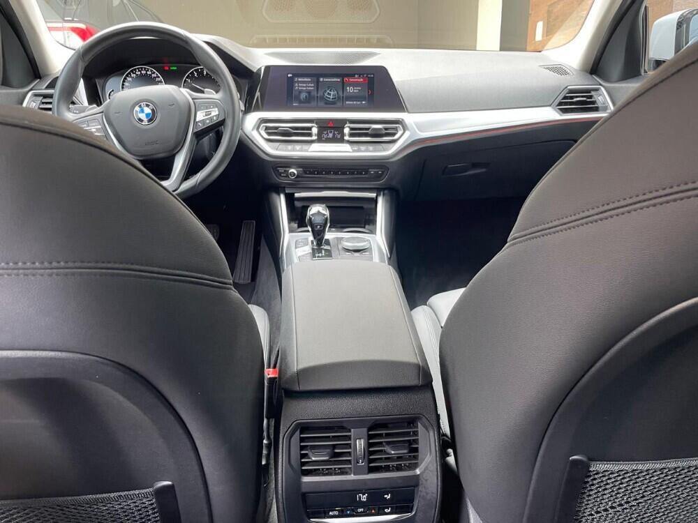 BMW 320i