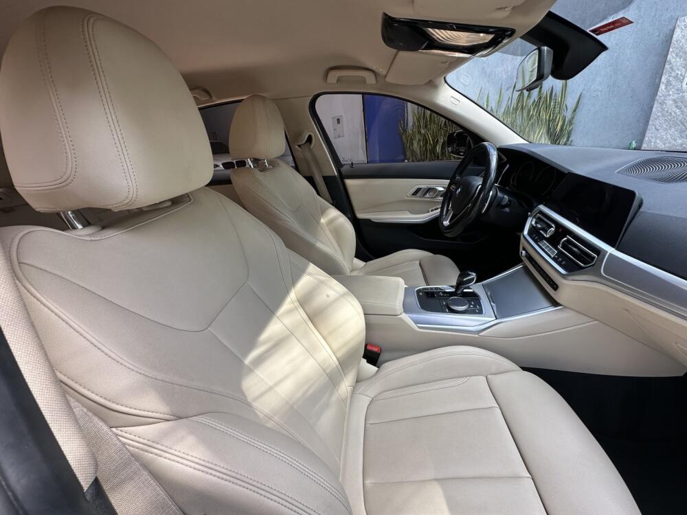 BMW 320i