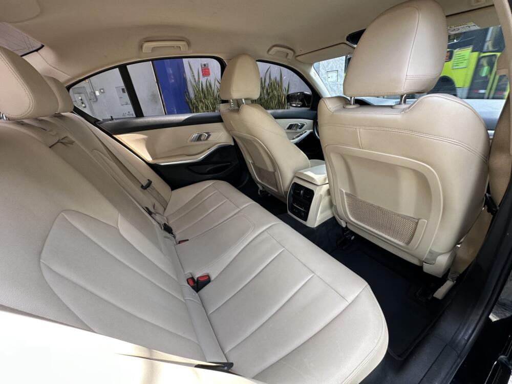 BMW 320i