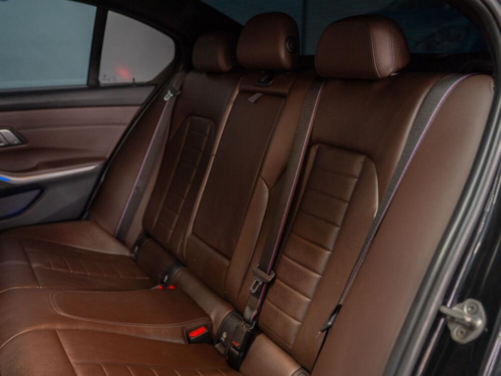 BMW 320i