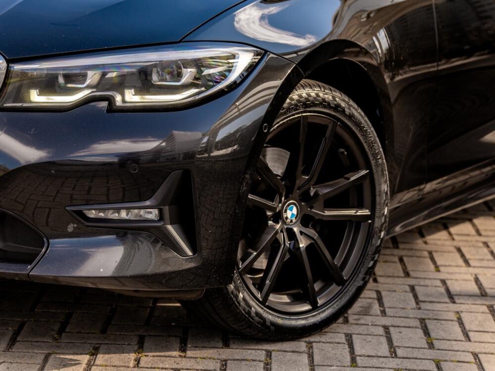 BMW 320i