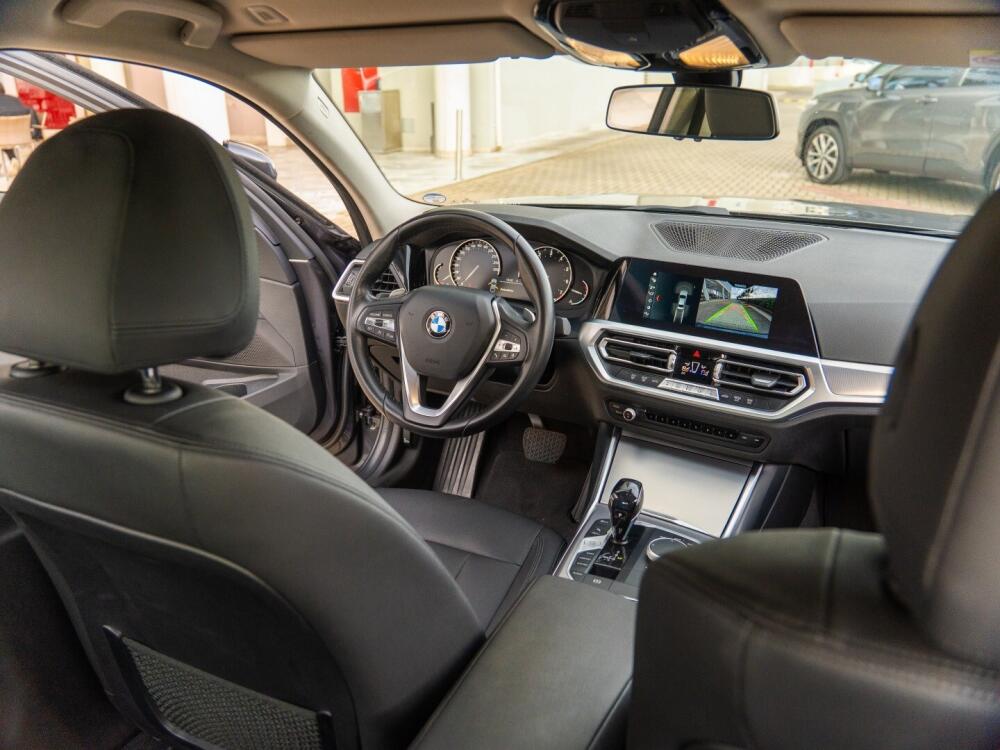 BMW 320i