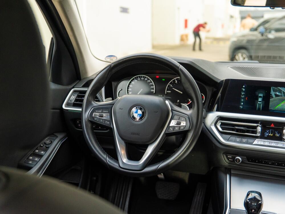 BMW 320i