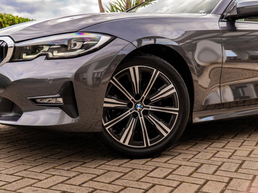 BMW 320i