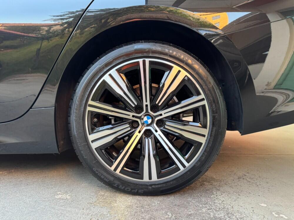BMW 320i