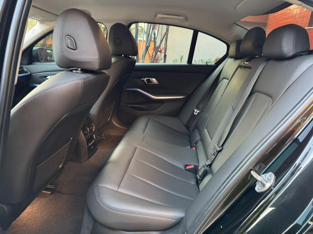 BMW 320i