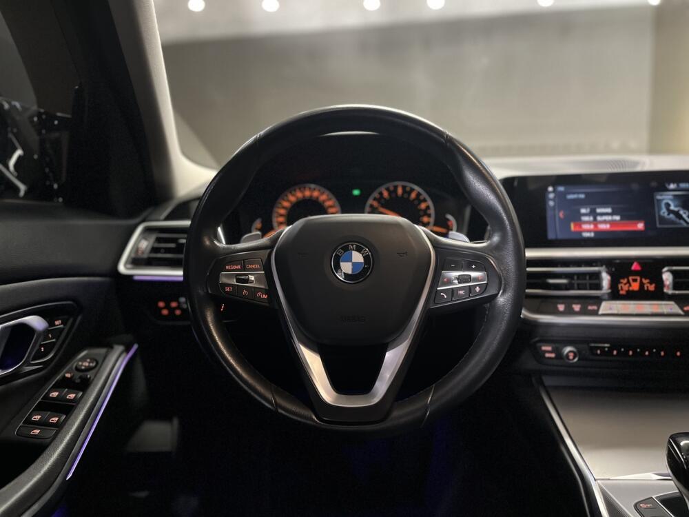 BMW 320i