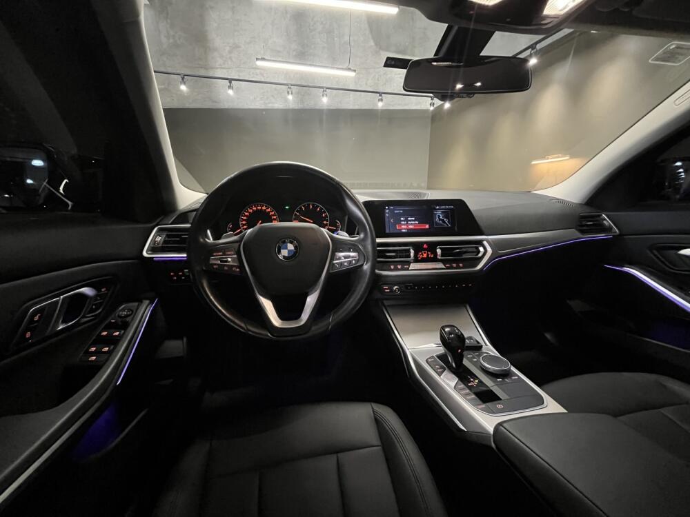 BMW 320i