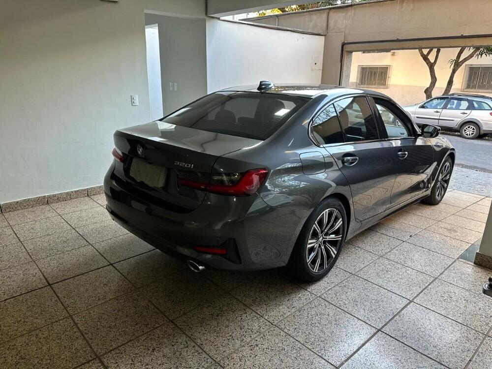 BMW 320i