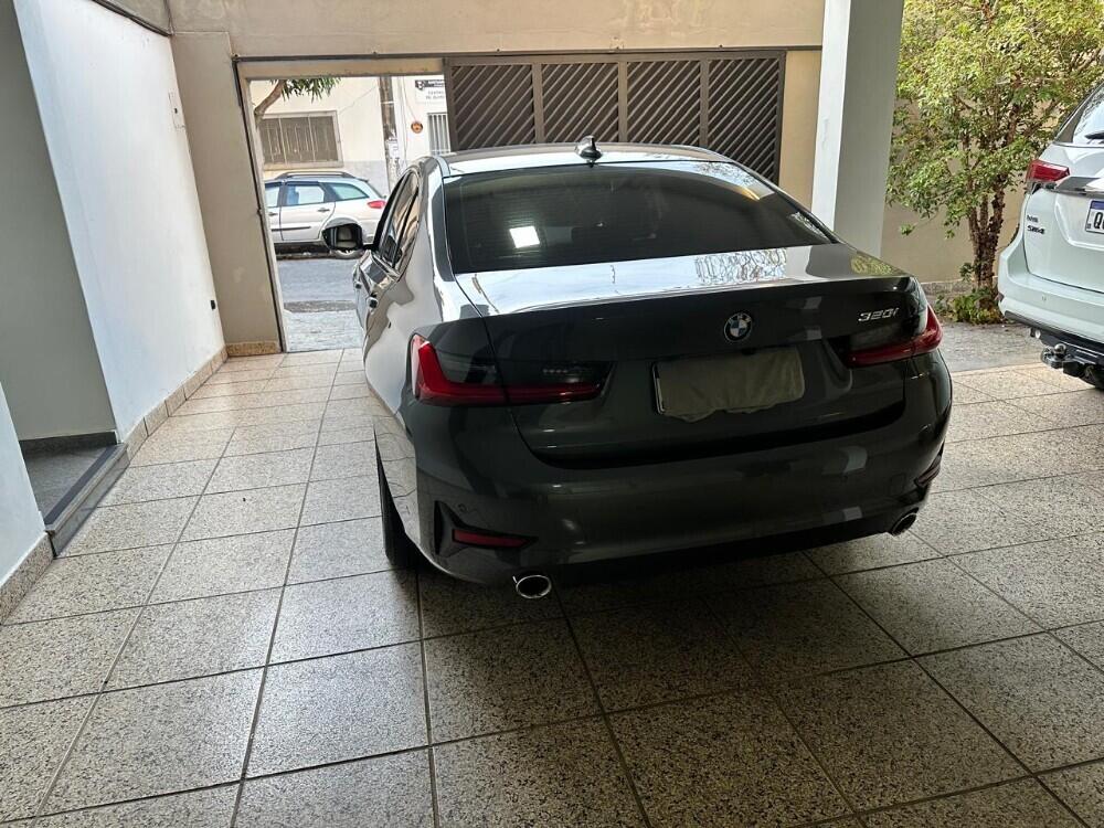 BMW 320i