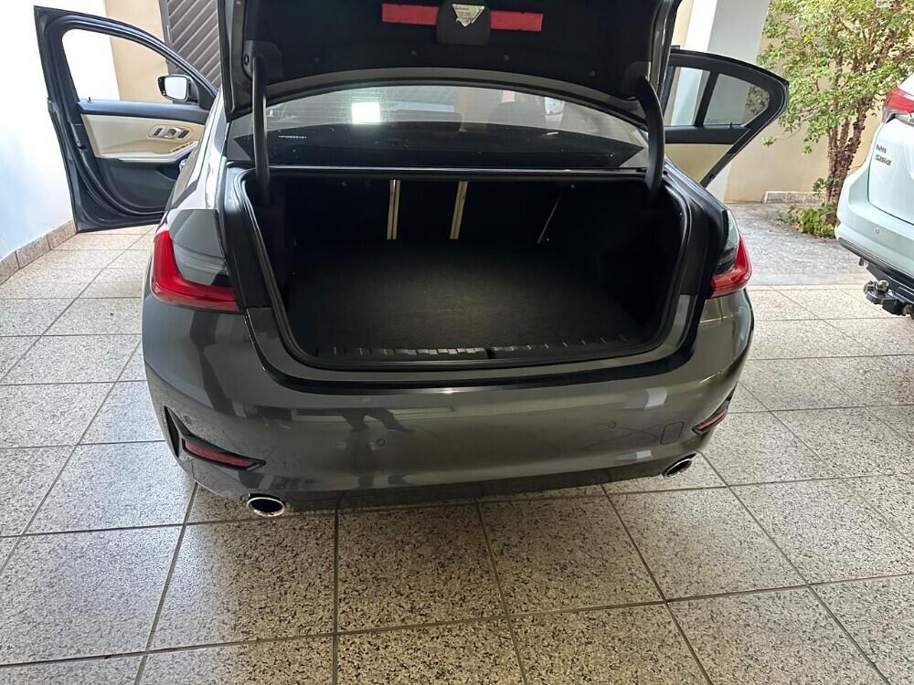 BMW 320i