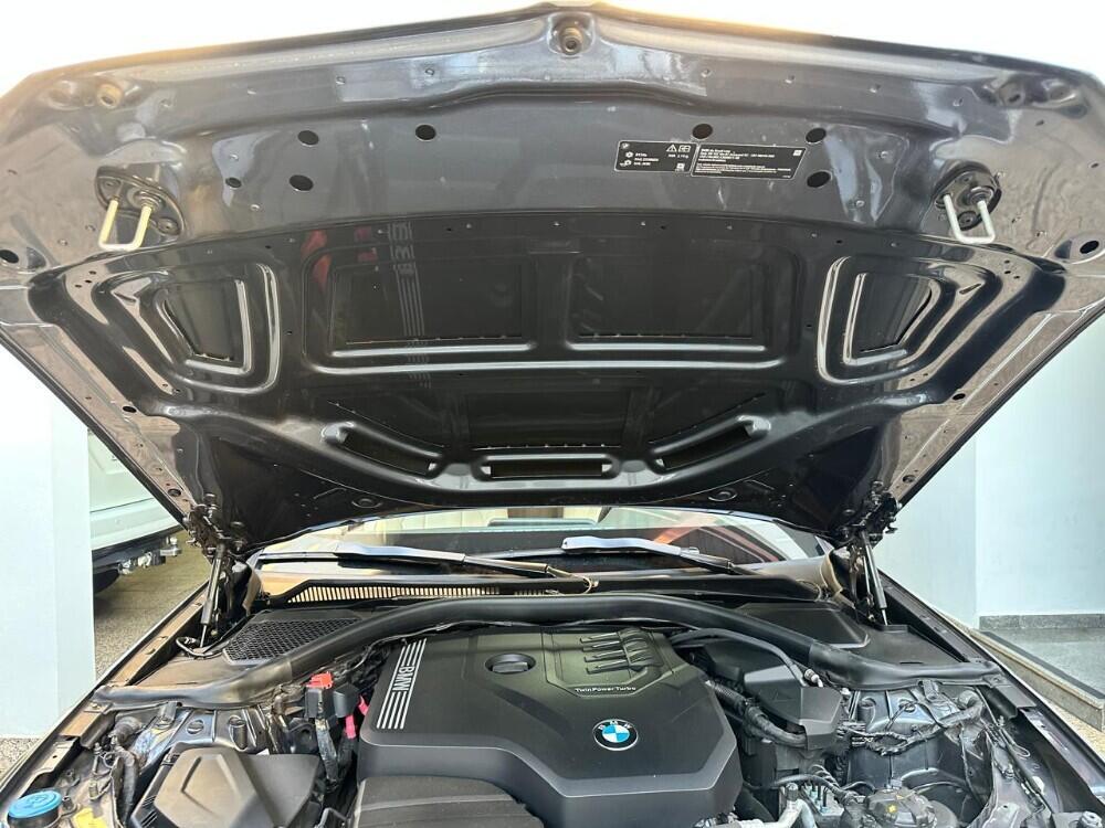 BMW 320i