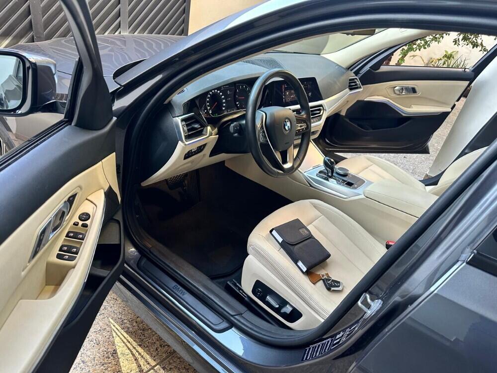 BMW 320i