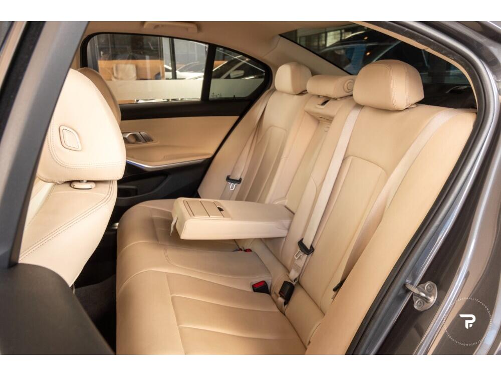 BMW 320i