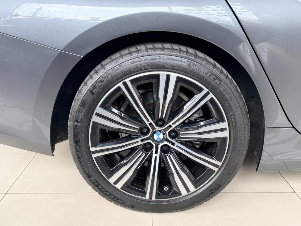 BMW 320i