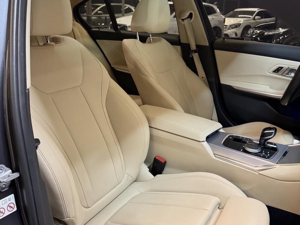 BMW 320i