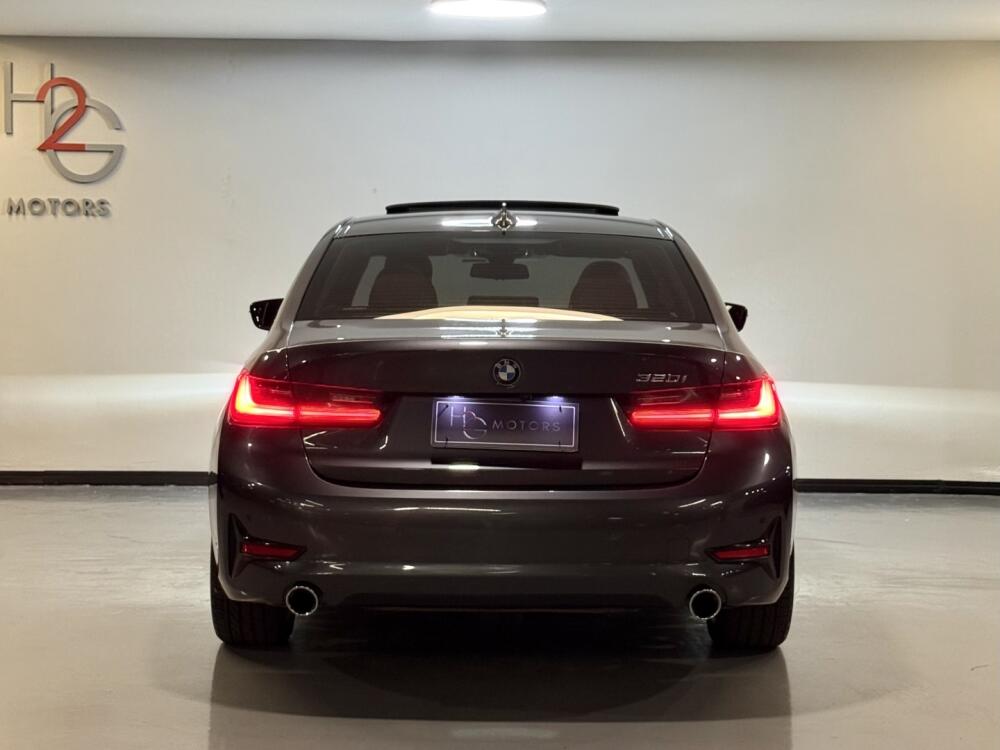 BMW 320i