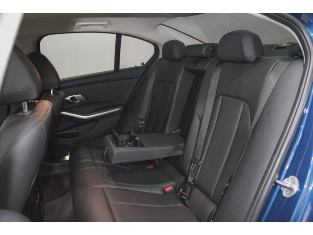 BMW 320i