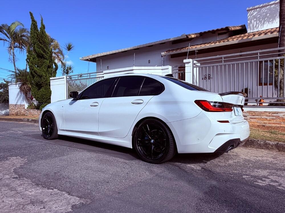 BMW 320i