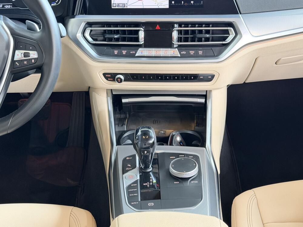 BMW 320i
