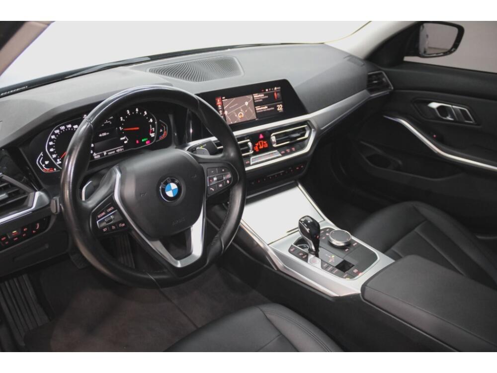 BMW 320i