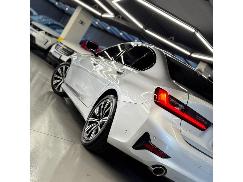 BMW 320i