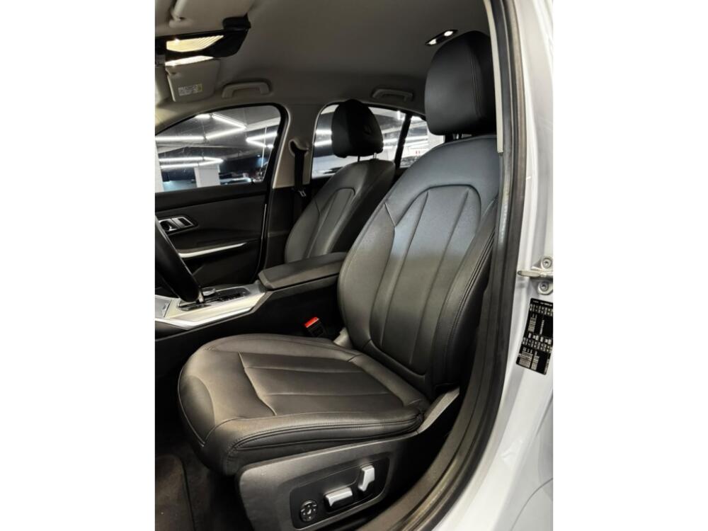 BMW 320i
