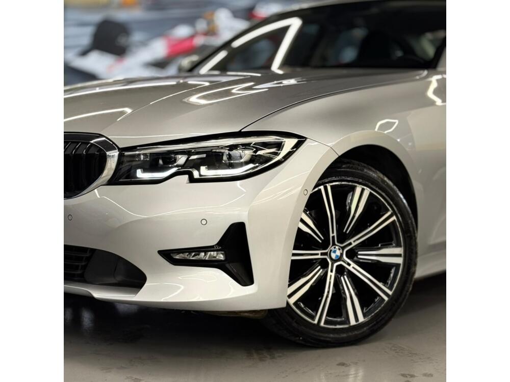 BMW 320i