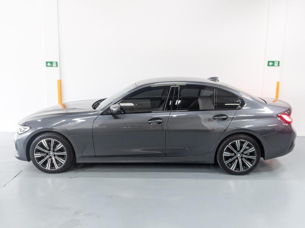 BMW 320i
