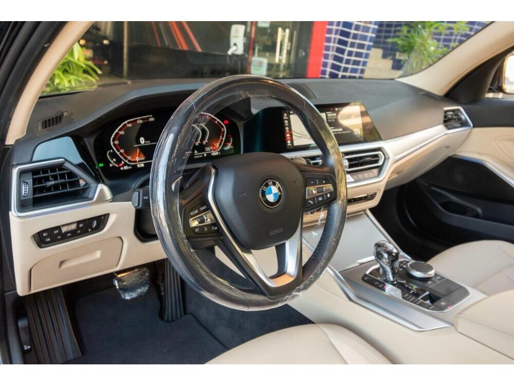 BMW 320i