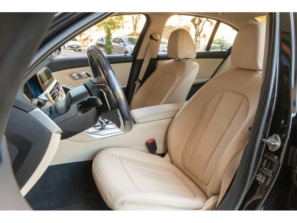 BMW 320i