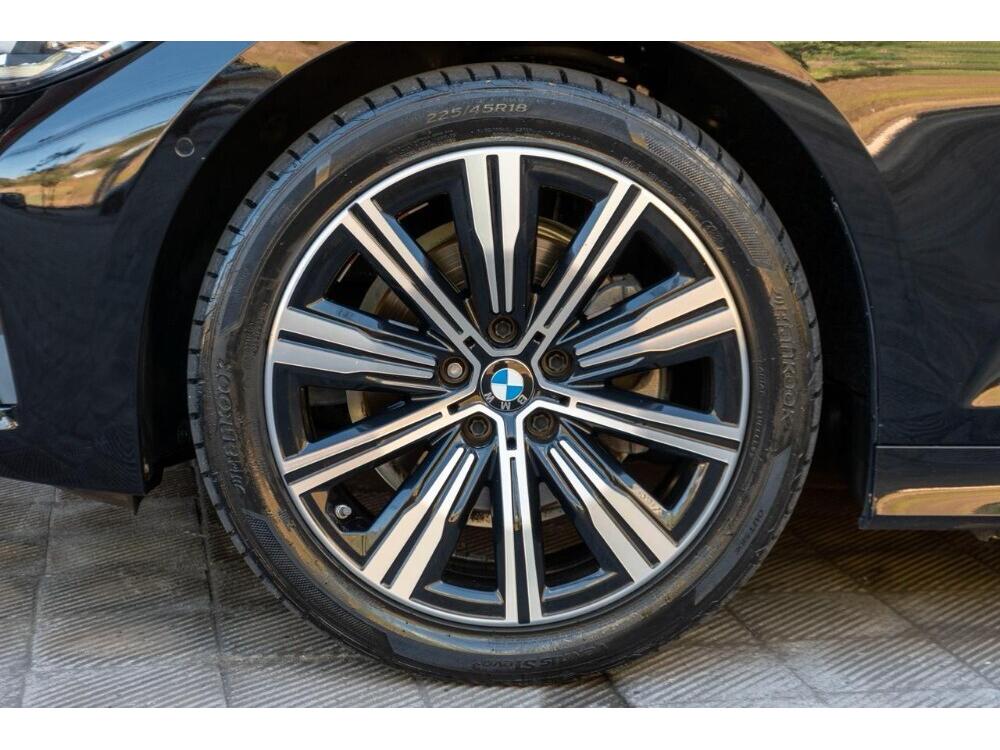 BMW 320i