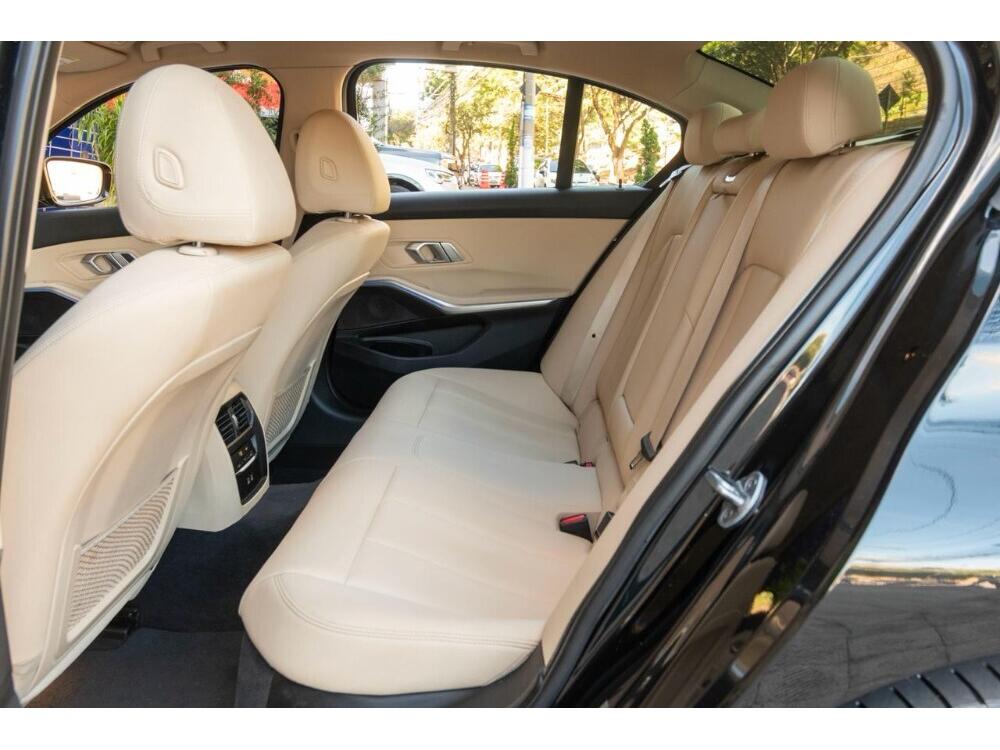 BMW 320i