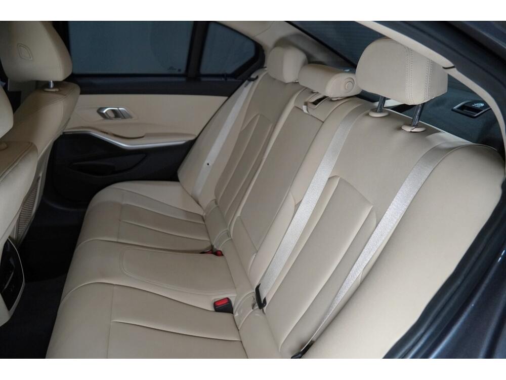 BMW 320i