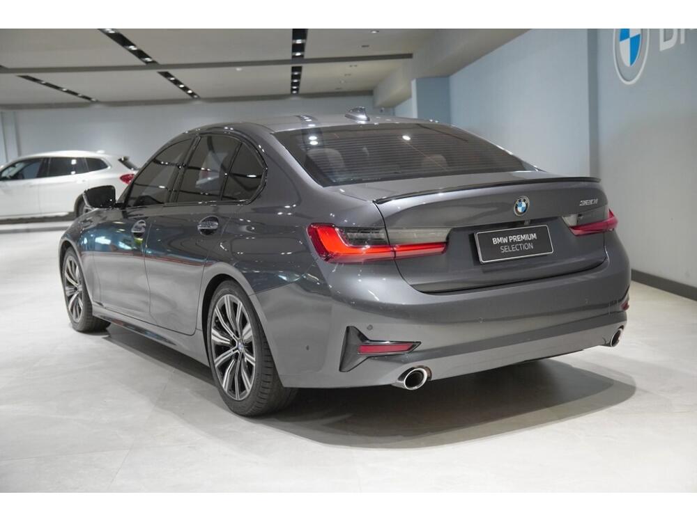 BMW 320i