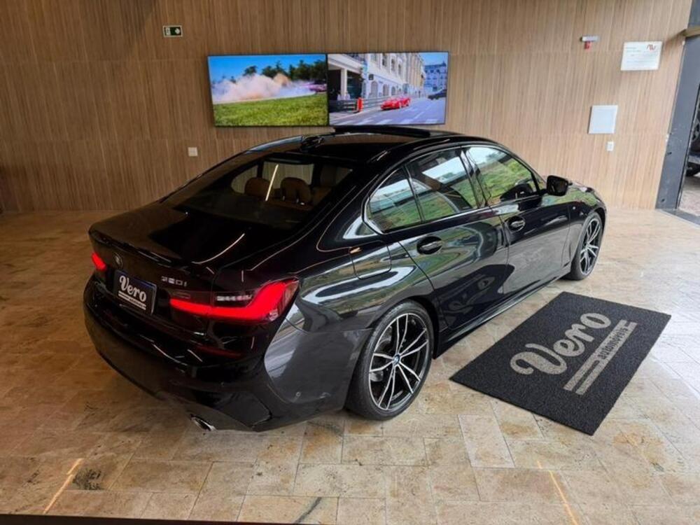 BMW 320i