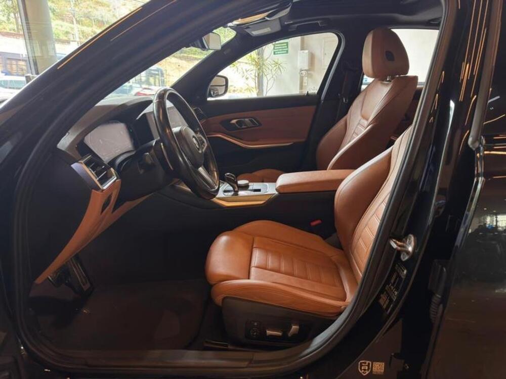 BMW 320i