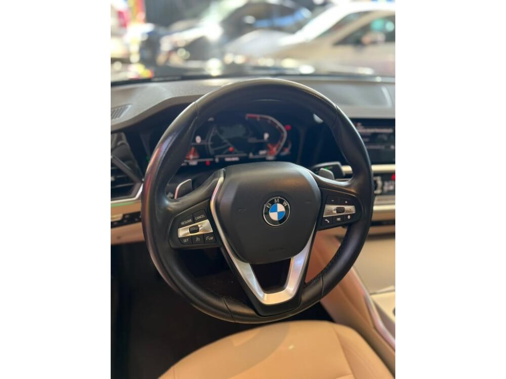 BMW 320i