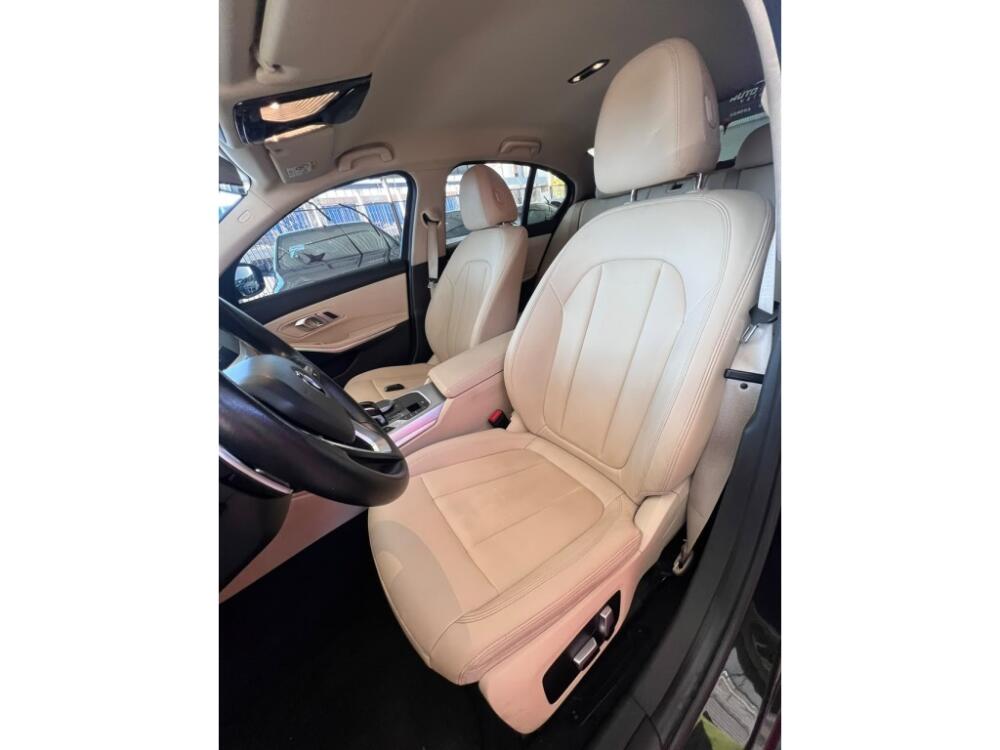 BMW 320i