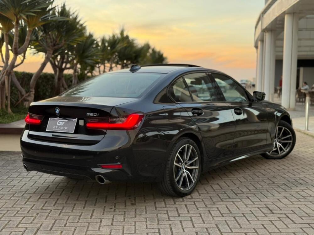 BMW 320i