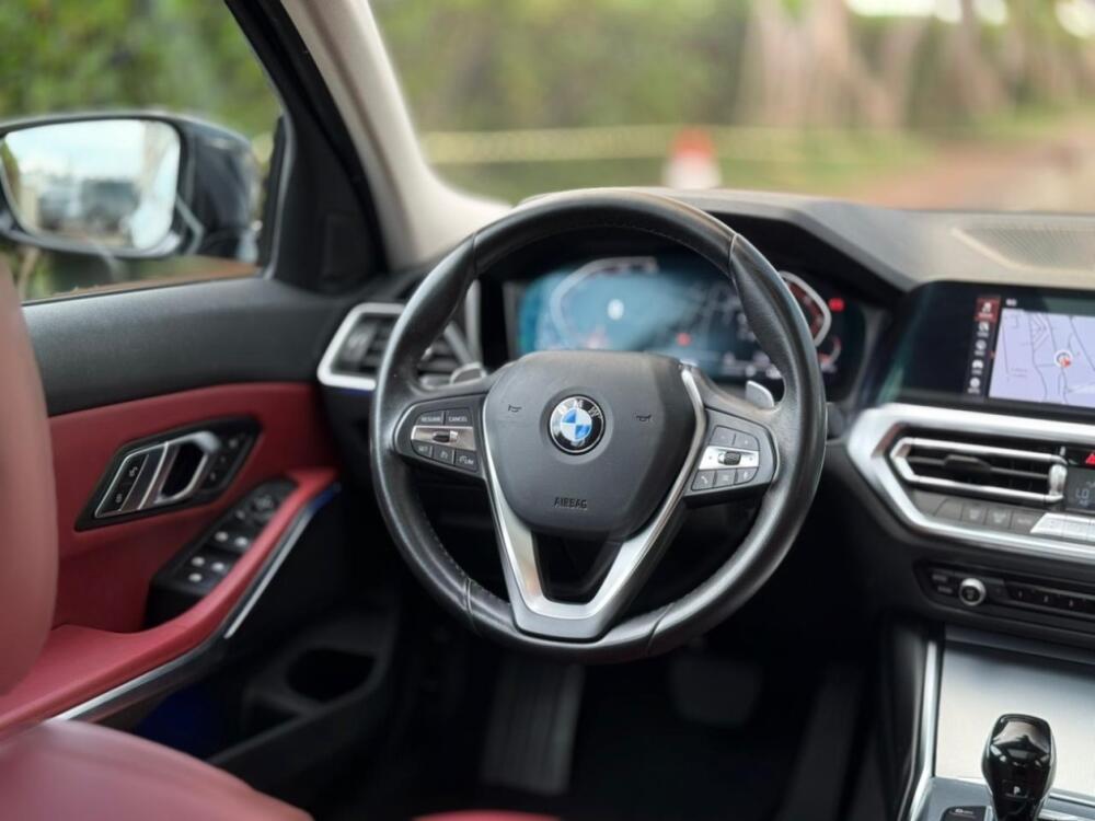BMW 320i