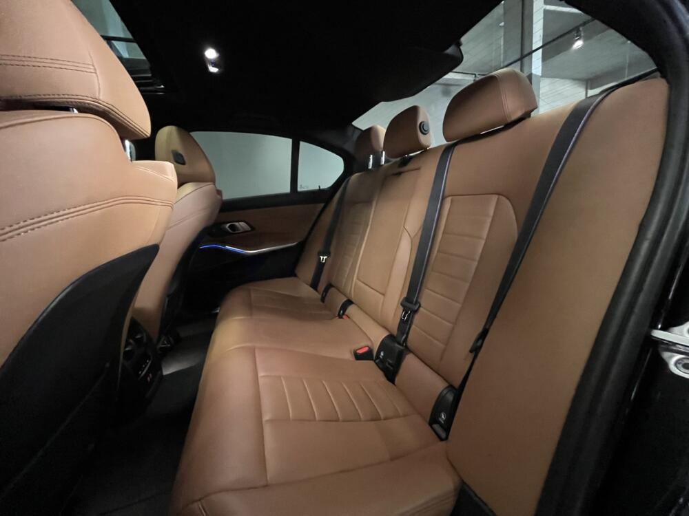 BMW 320i